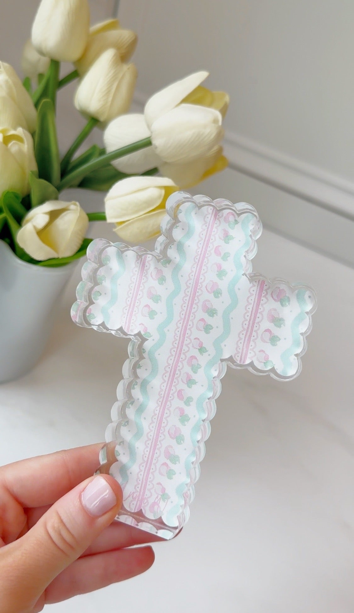 Scalloped Acrylic Cross Block