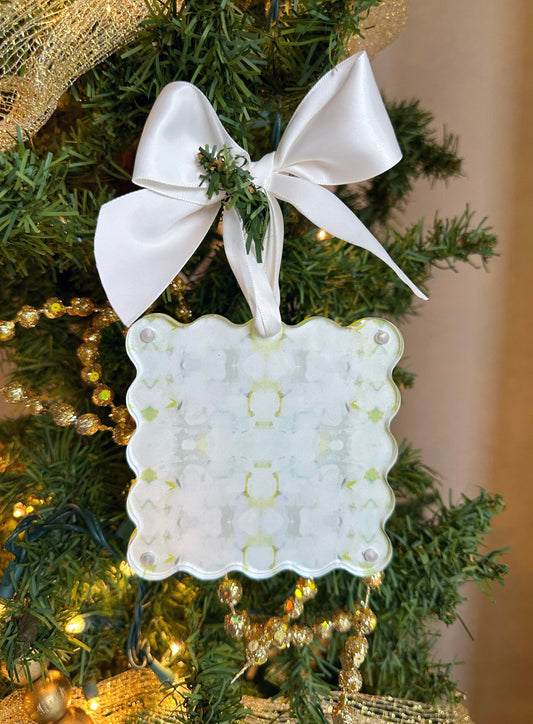 Scalloped Acrylic Frame Ornament - Green